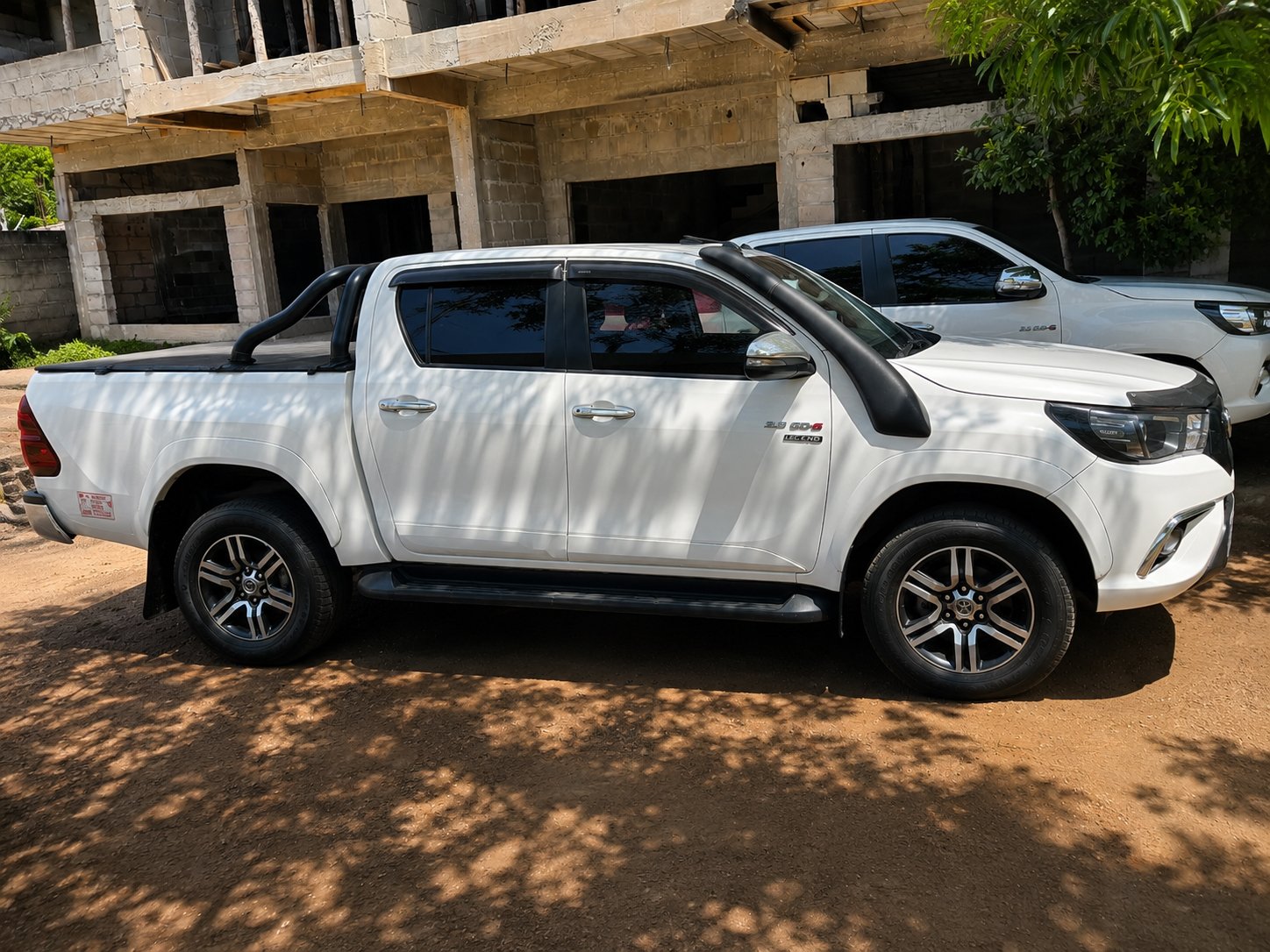 Toyota Hilux Legend White